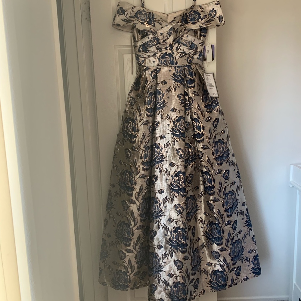 Night Way Prom Dress Size 4 Brand New
